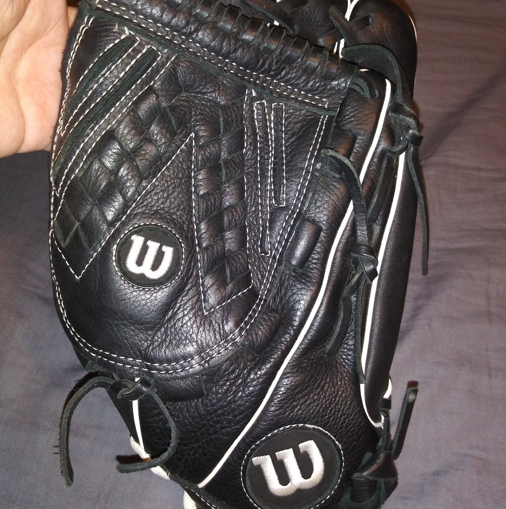 🚫Softball Glove🚫Sold Locally